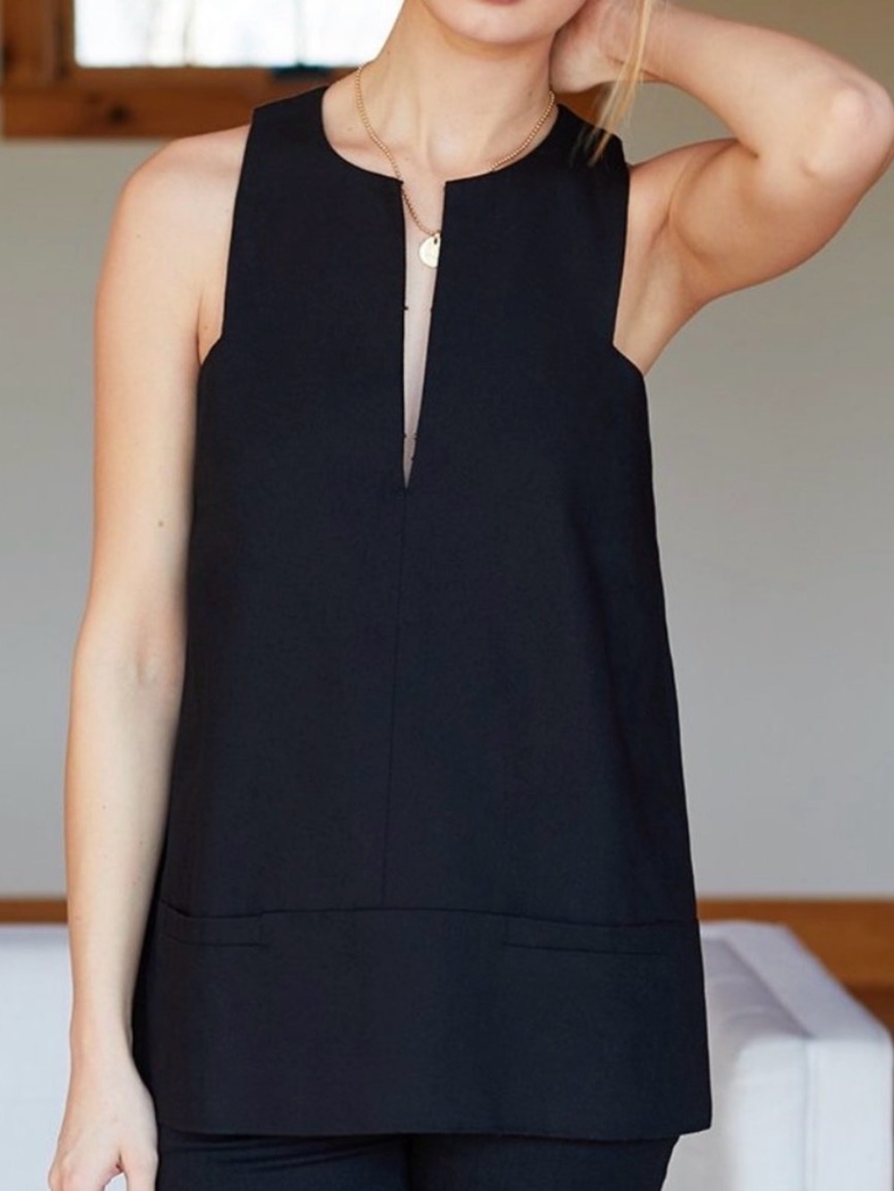 Emerson Fry Black Sleeveless Split-Neck Blouse size s **excellent condition**